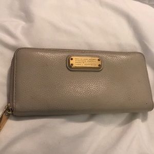 Marc Jacobs zip around wallet